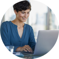 Zufriedene Bankerin mit AbakusBT